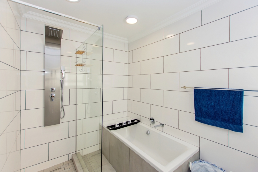 5 Bedroom Property for Sale in Brittania Beach Estate Western Cape